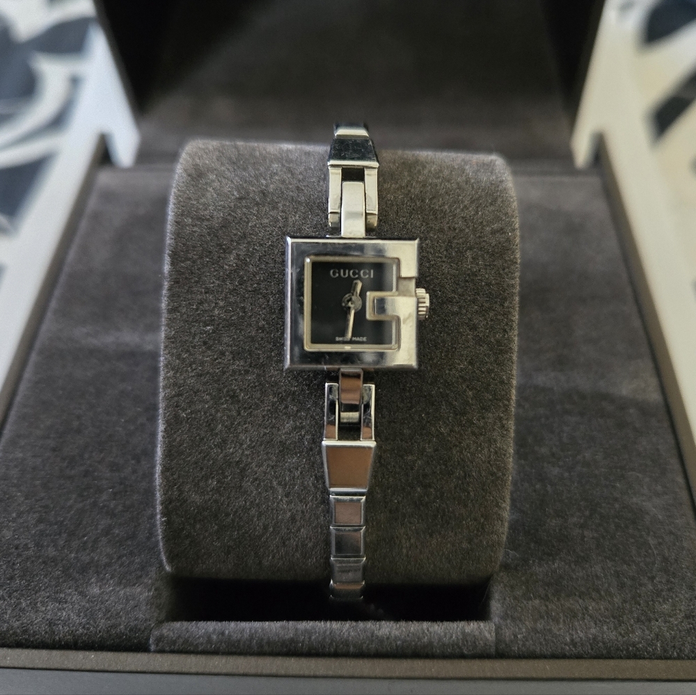 Gucci silver-tone ladies bracelet watch with black dial